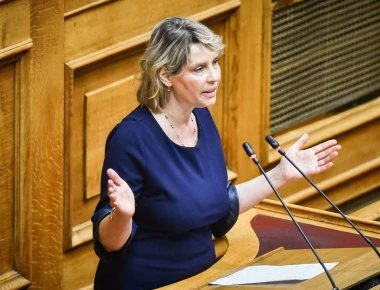 Κ.Παπακώστα: «Η δημοκρατία δεν απειλείται- Τέτοιου είδους ενέργειες βίας δεν έχουν θέση στη Δημοκρατία»